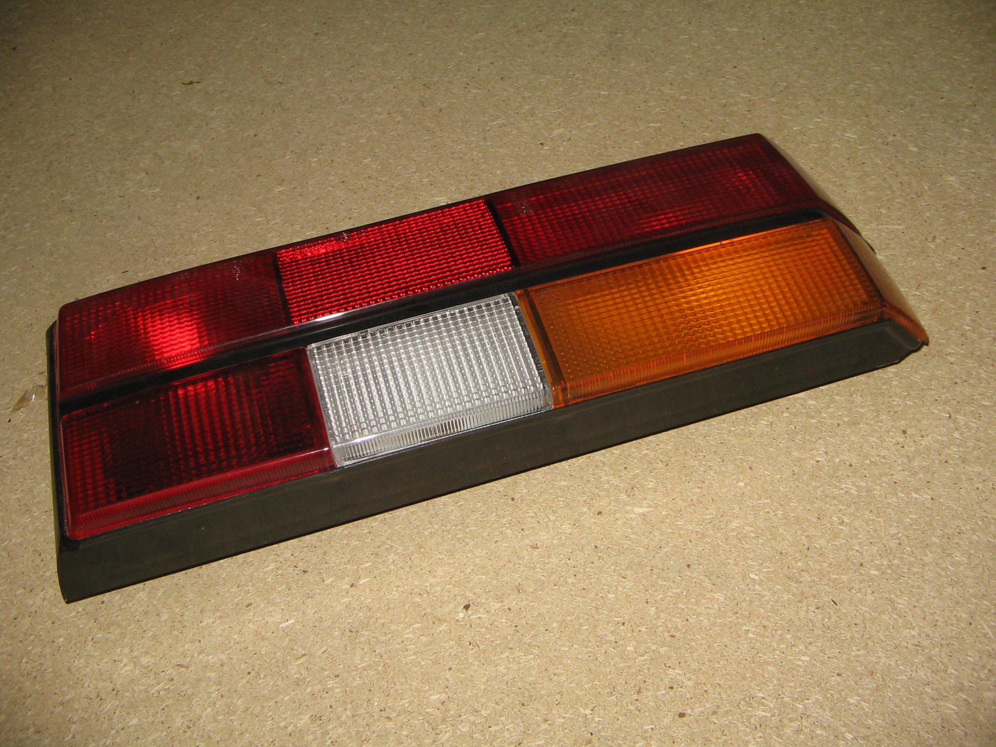 WOLKSWAGEN GOLF 2 S. FANALINO POST.SX NUOVO N.350